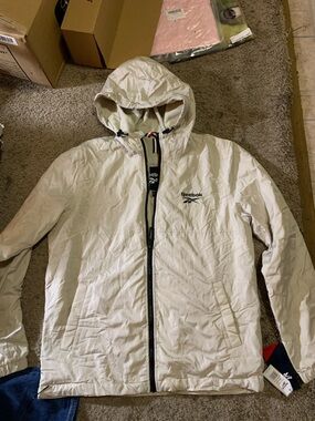 Reebok Men's White Hooded Windbreaker Jacketed MSRP $95
